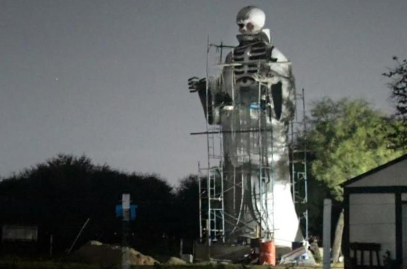 Poleacutemica tras la imagen de San La Muerte- el creador de la escultura tiene causas judiciales