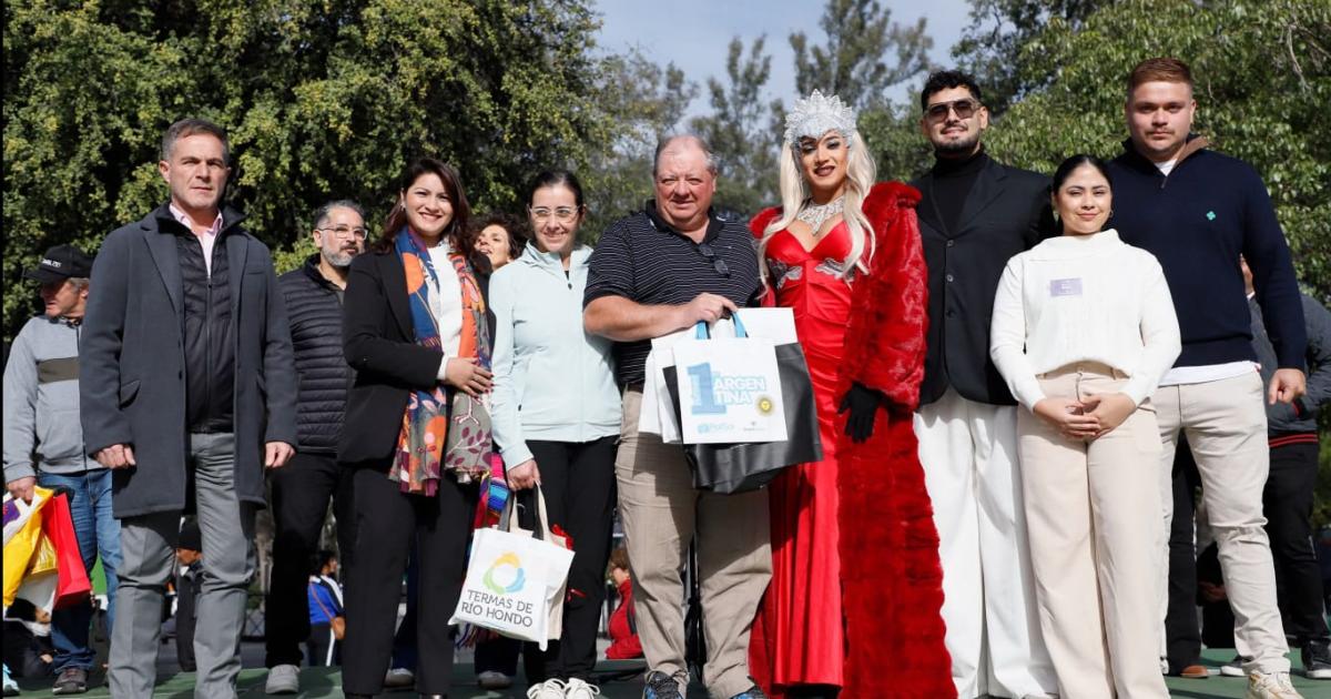 Un matrimonio de Colonia Caroya son los primeros turistas de la Temporada Termal 2026