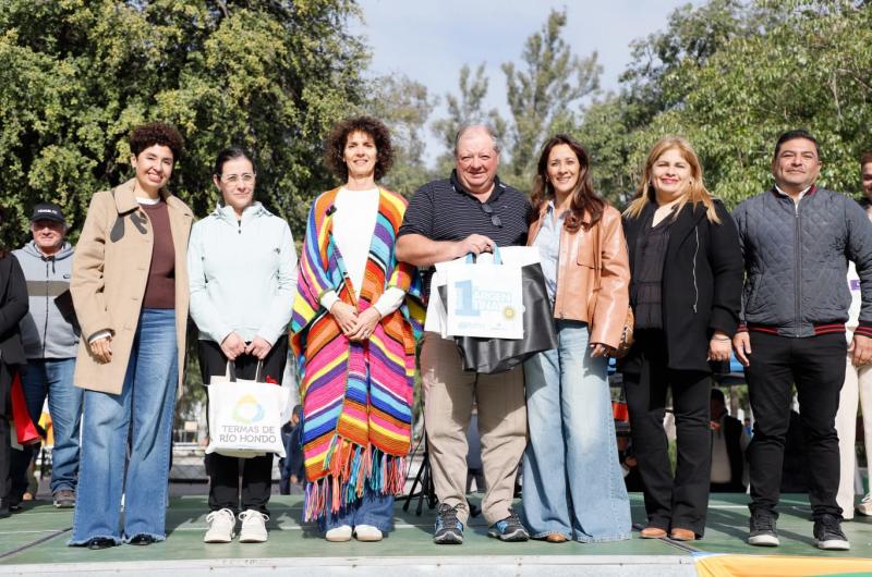 Un matrimonio de Colonia Caroya son los primeros turistas de la Temporada Termal 2026