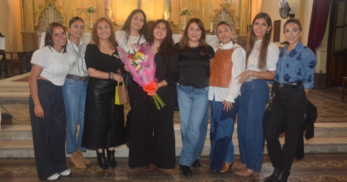 UN CUMPLEANtildeOS FELIZ PARA MARTINA STERLING
