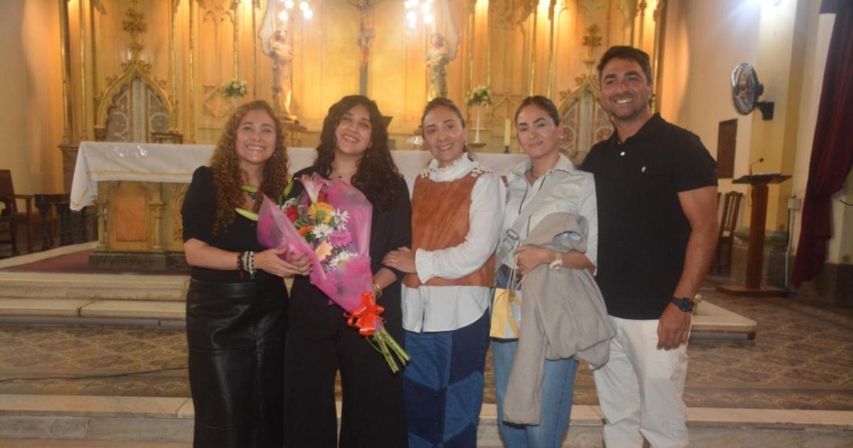 UN CUMPLEANtildeOS FELIZ PARA MARTINA STERLING