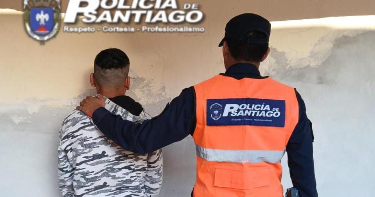 Gatito de 19 antildeos con un arma amenazoacute de muerte a un padre e hija