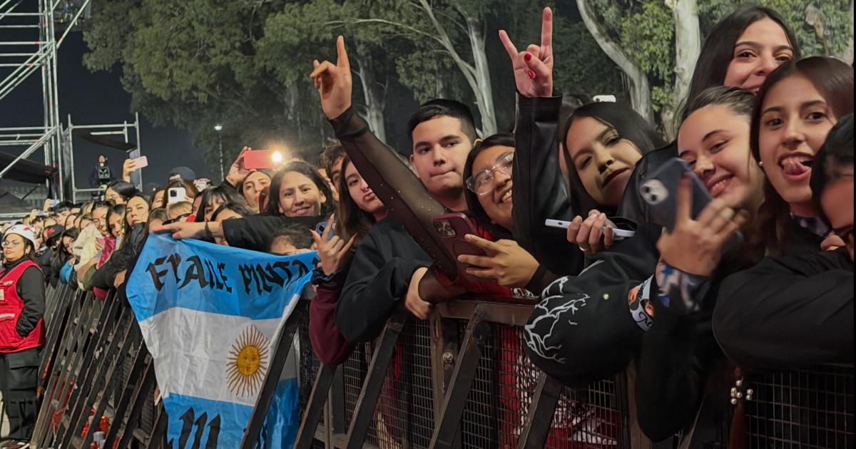 Santiago disfrutoacute de una noche a puro rock con Airbag