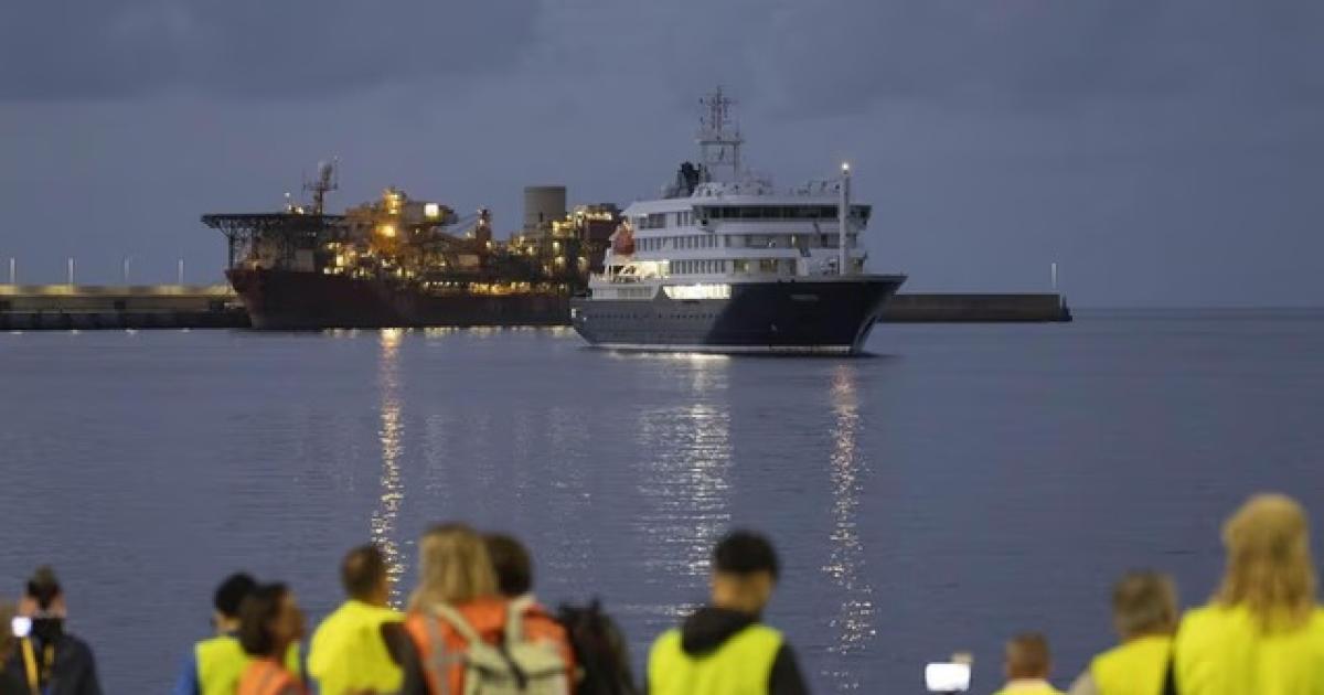 Comenzoacute el desembarco del crucero afectado por hantavirus