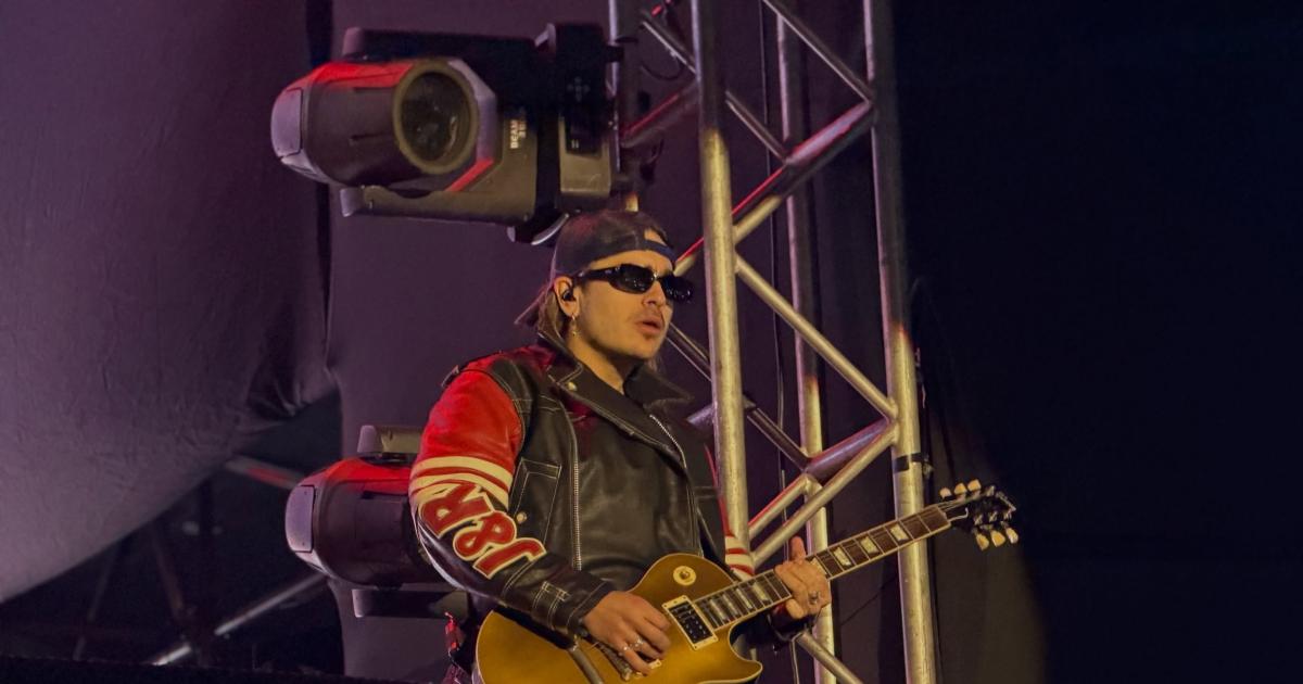 Santiago disfrutoacute de una noche a puro rock con Airbag