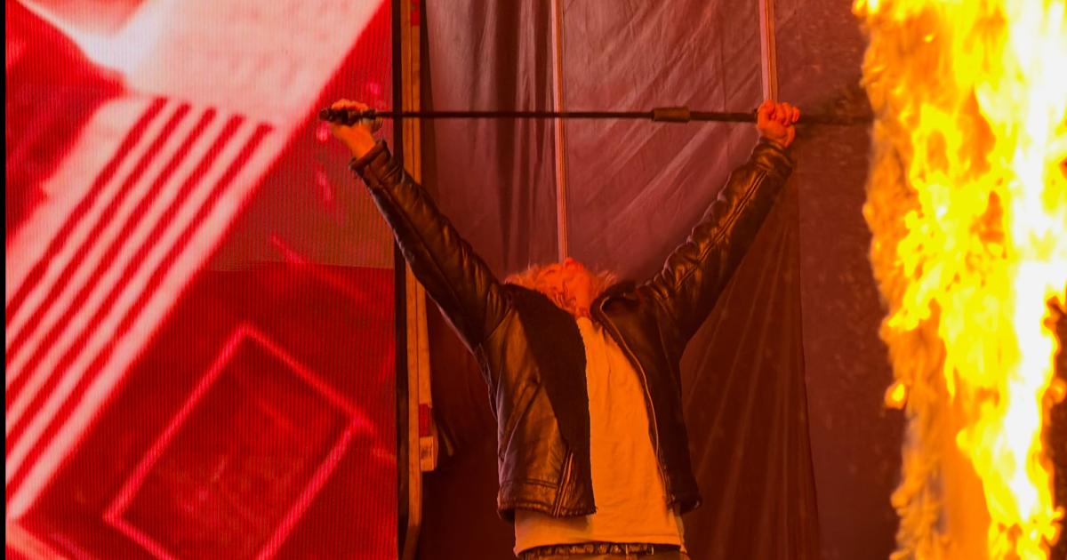 Santiago disfrutoacute de una noche a puro rock con Airbag