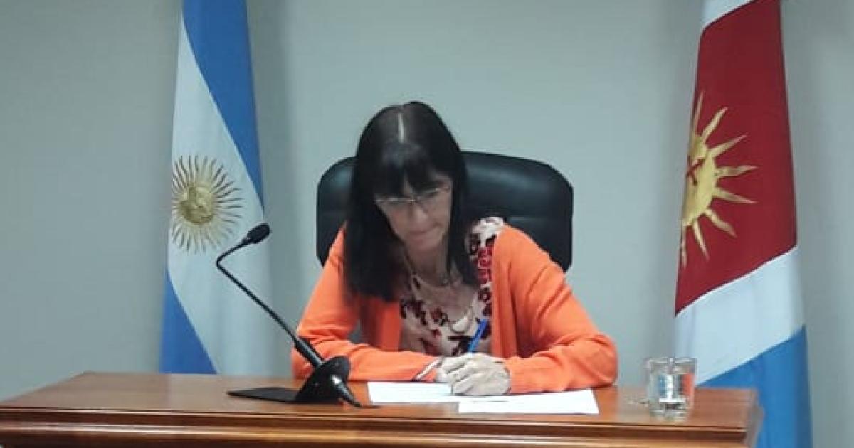 Aberrante- albantildeil fue acusado de abusar de su hija durante 11 antildeos mientras su esposa trabajaba