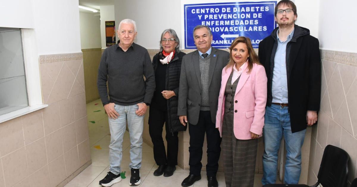 La intendente Fuentes recorrioacute un centro meacutedico especializado en diabetes que atiende al personal municipal 