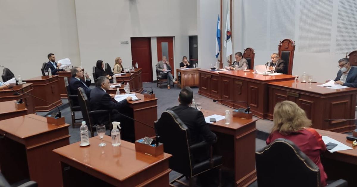 Ediles de Capital y La Banda votaraacuten mantildeana la suba del boleto