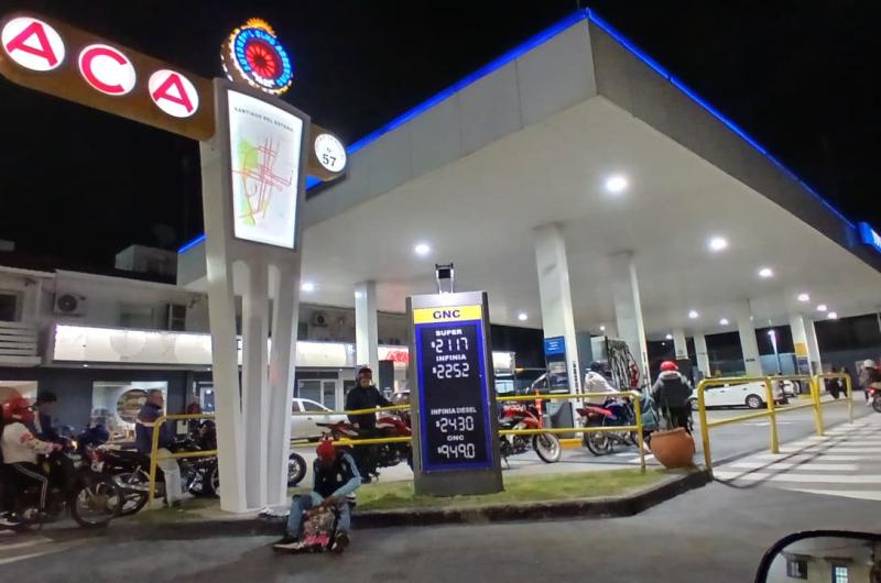 TANQUES LLENOS Completar una carga de 45 litros de S�per desde este lunes cuesta 95205 con la nafta de YPF o 101 mil con Infinia