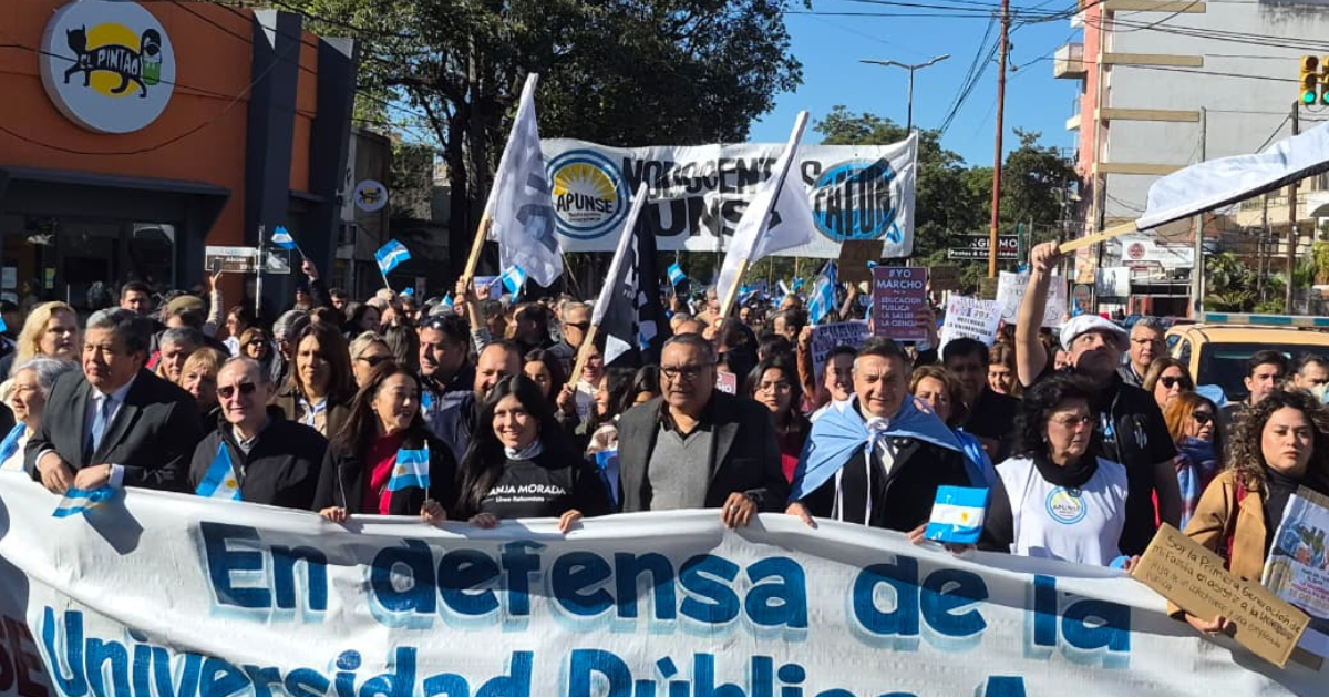 Marcha Federal Universitaria- Santiago del Estero se moviliza en defensa de la educacioacuten puacuteblica