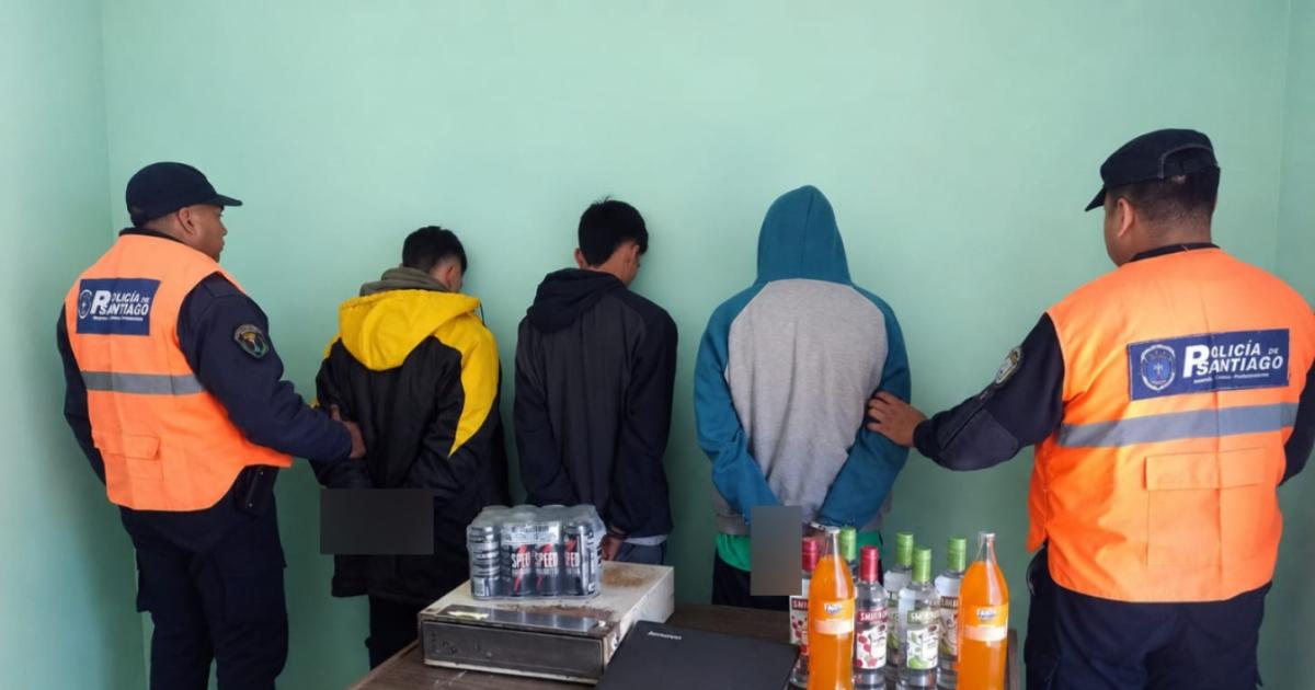 Tres detenidos por el robo a un local gastronoacutemico- teniacutean marihuana entre sus pertenencias