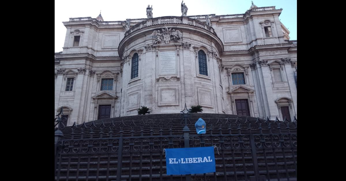 Viaja por el mundo con la bandera de EL LIBERAL