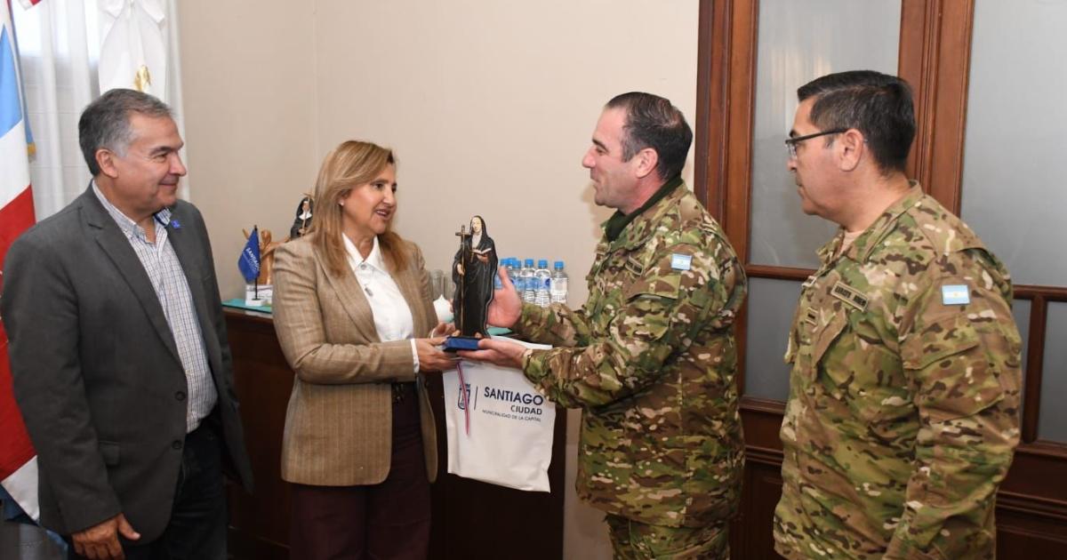 Norma Fuentes recibioacute al nuevo jefe del Ejeacutercito Argentino en Santiago del Estero