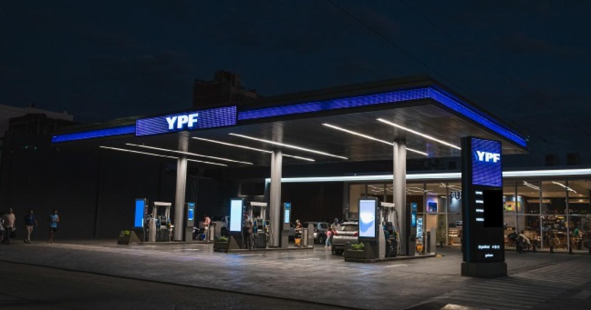 YPF aumentaraacute 1-en-porciento- los combustibles y extenderaacute el congelamiento por otros 45 diacuteas