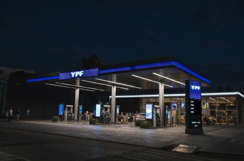 YPF aumentaraacute 1-en-porciento- los combustibles y extenderaacute el congelamiento por otros 45 diacuteas