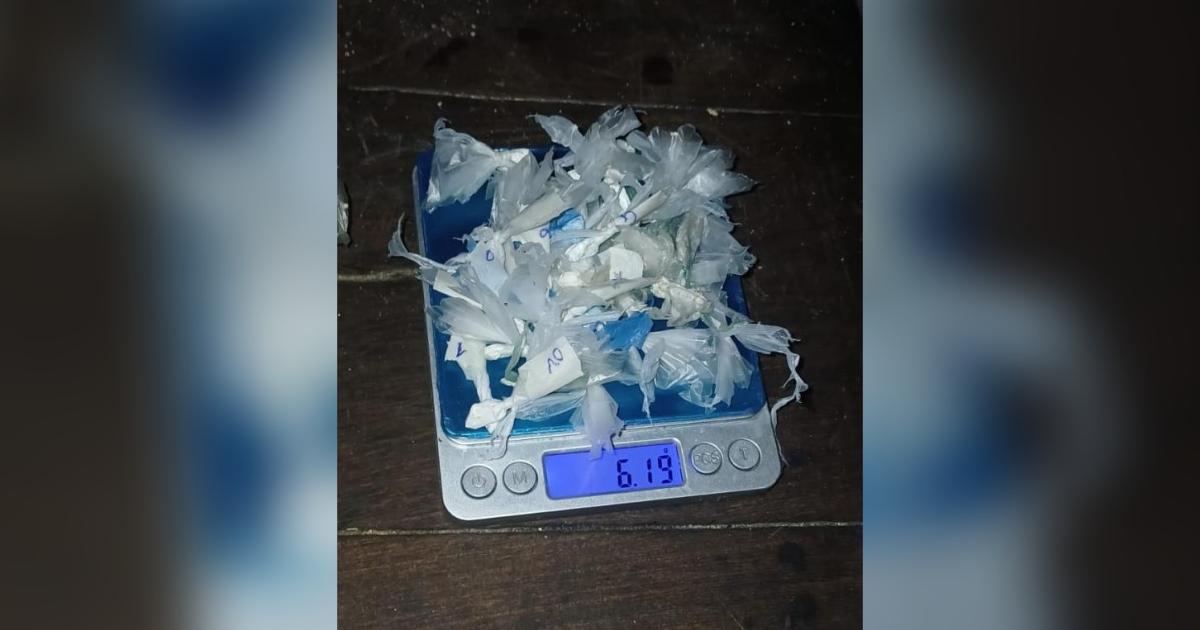 Incidentes durante un operativo antidrogas- dos policiacuteas heridos y un moacutevil dantildeado