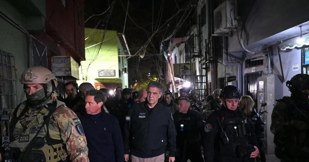 Coacutemo fue la Operacioacuten Tormenta Negra- 1500 policiacuteas coparon las villas de Buenos Aires y cayeron narcos armas y buacutenkers