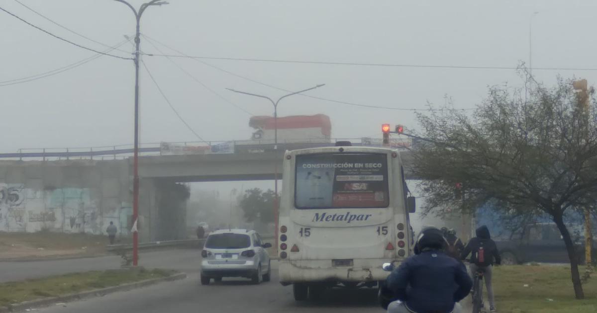 FOTOS Entre neblina y friacuteo- imaacutegenes del particular viernes en Santiago del Estero