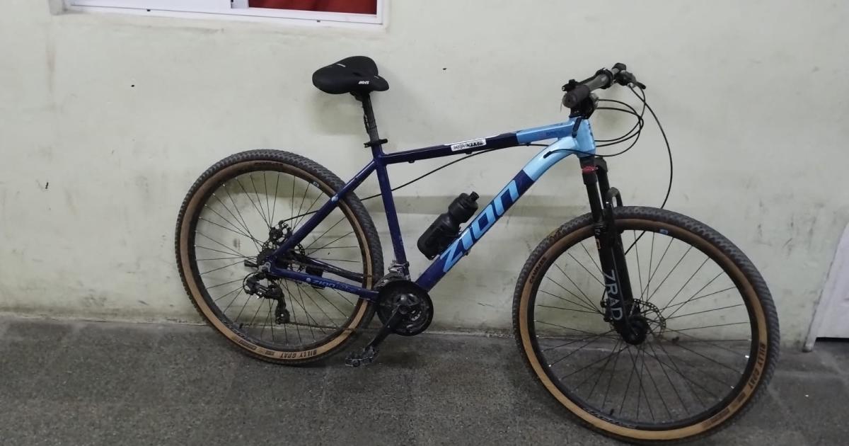 Recuperan bicicleta de alta gama y aprehenden a un hombre de 44 antildeos