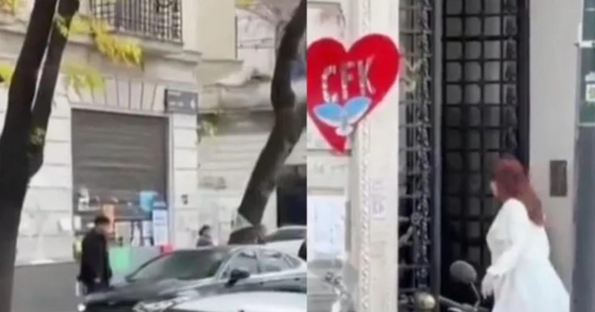 Cristina Kirchner en las inmediaciones de su domicilio en el barrio de Constitución