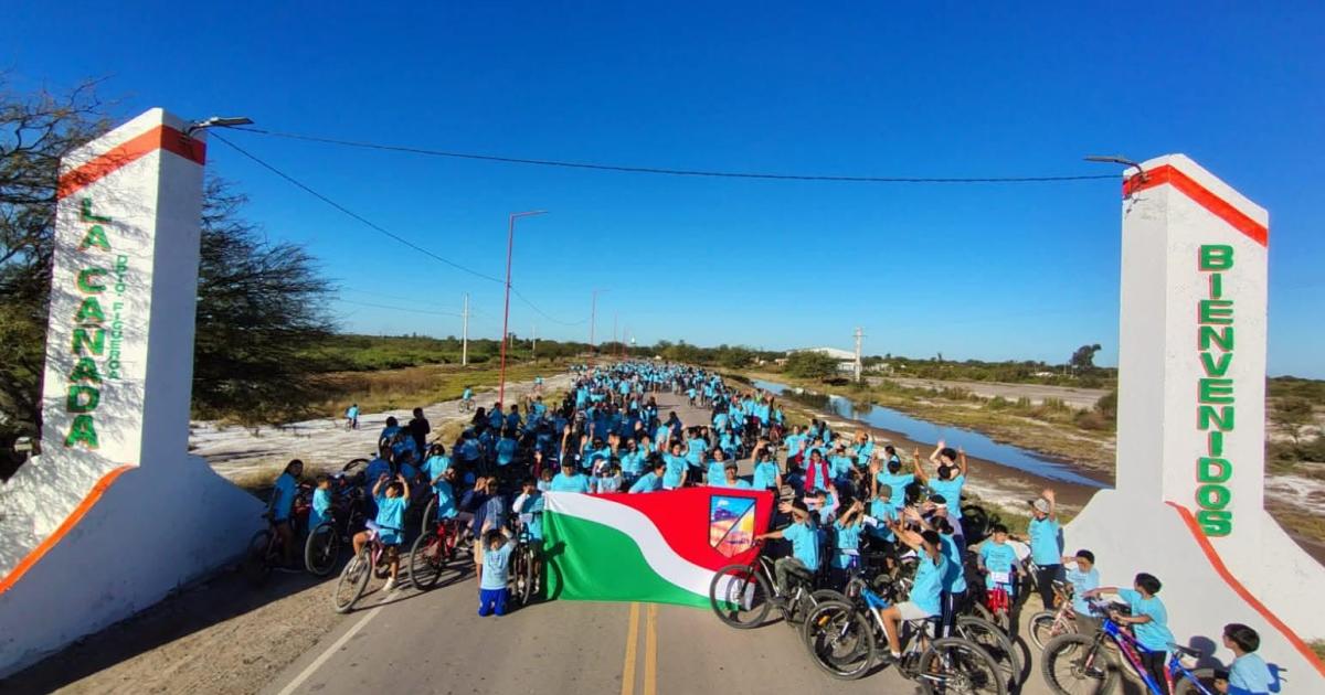 La Cantildeada celebroacute su aniversario con una bicicleteada y el acto central