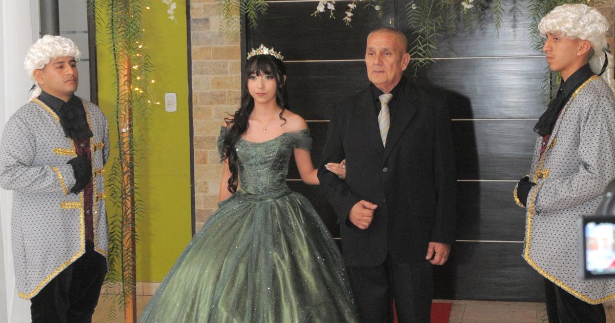 NOCHE MAacuteGICA PARA AINARA
