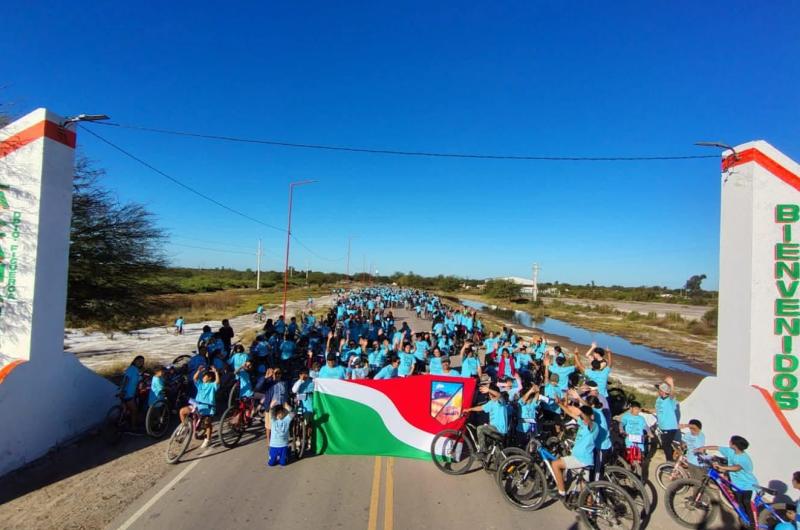 La Cantildeada celebroacute su aniversario con una bicicleteada y el acto central