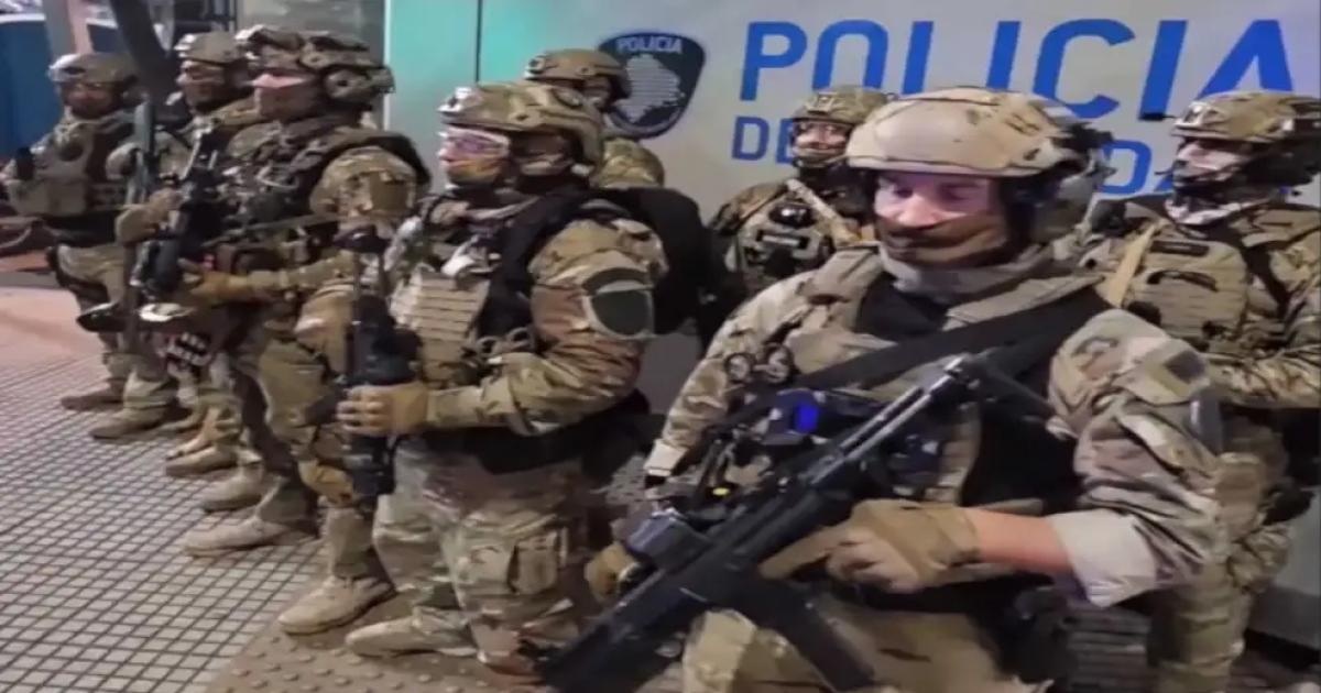 Coacutemo fue la Operacioacuten Tormenta Negra- 1500 policiacuteas coparon las villas de Buenos Aires y cayeron narcos armas y buacutenkers