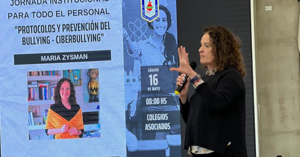 Capacitan sobre uso responsable de redes bullying y ciberbullying