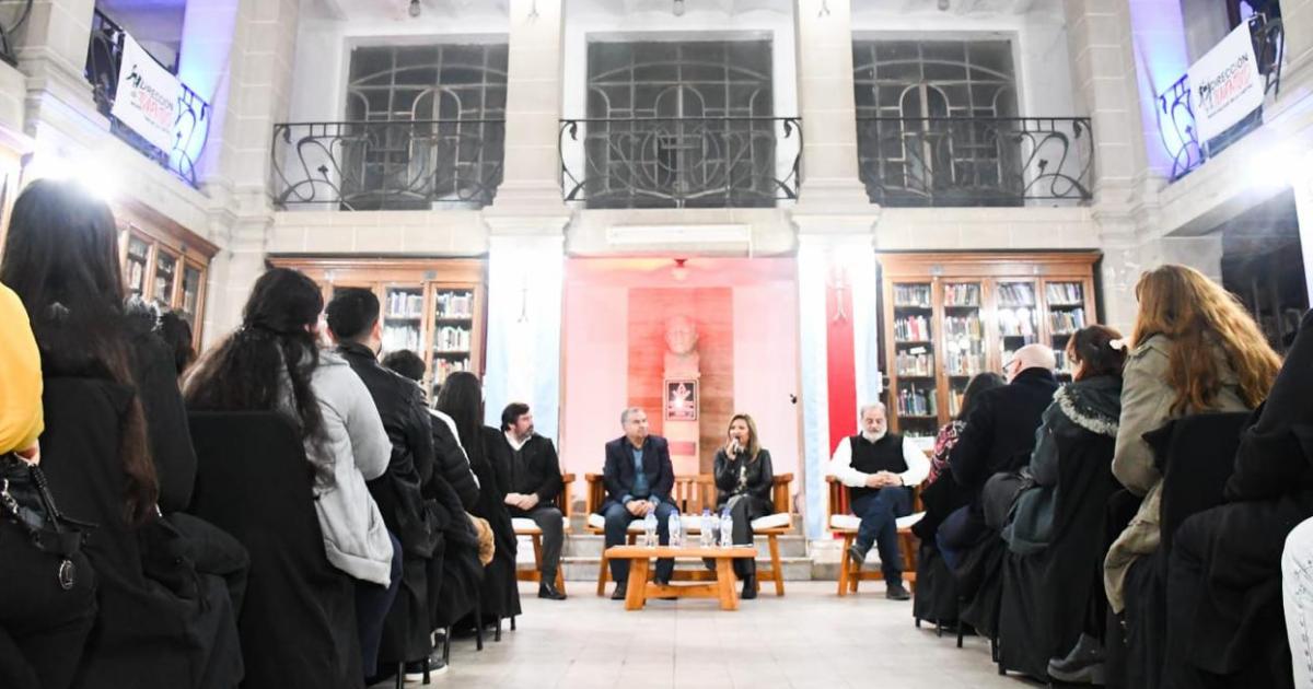 Fuentes y Benavente anunciaron la tercera edicioacuten del concurso de cuentos de terror para joacutevenes La Bibliodera