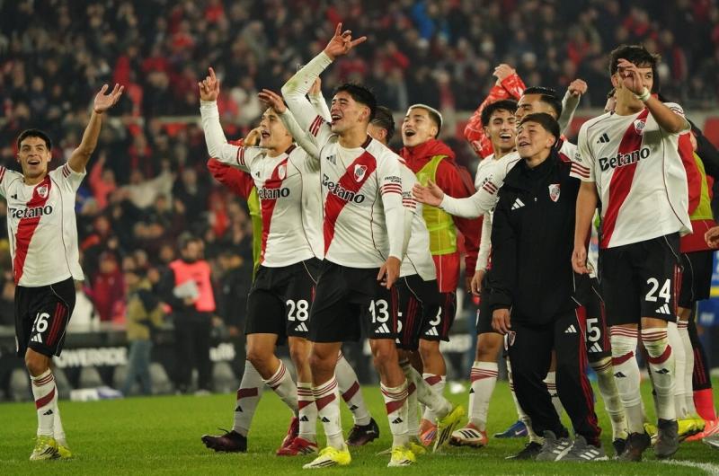 River eliminoacute a Rosario Central en el Monumental y quedoacute a un paso del tiacutetulo