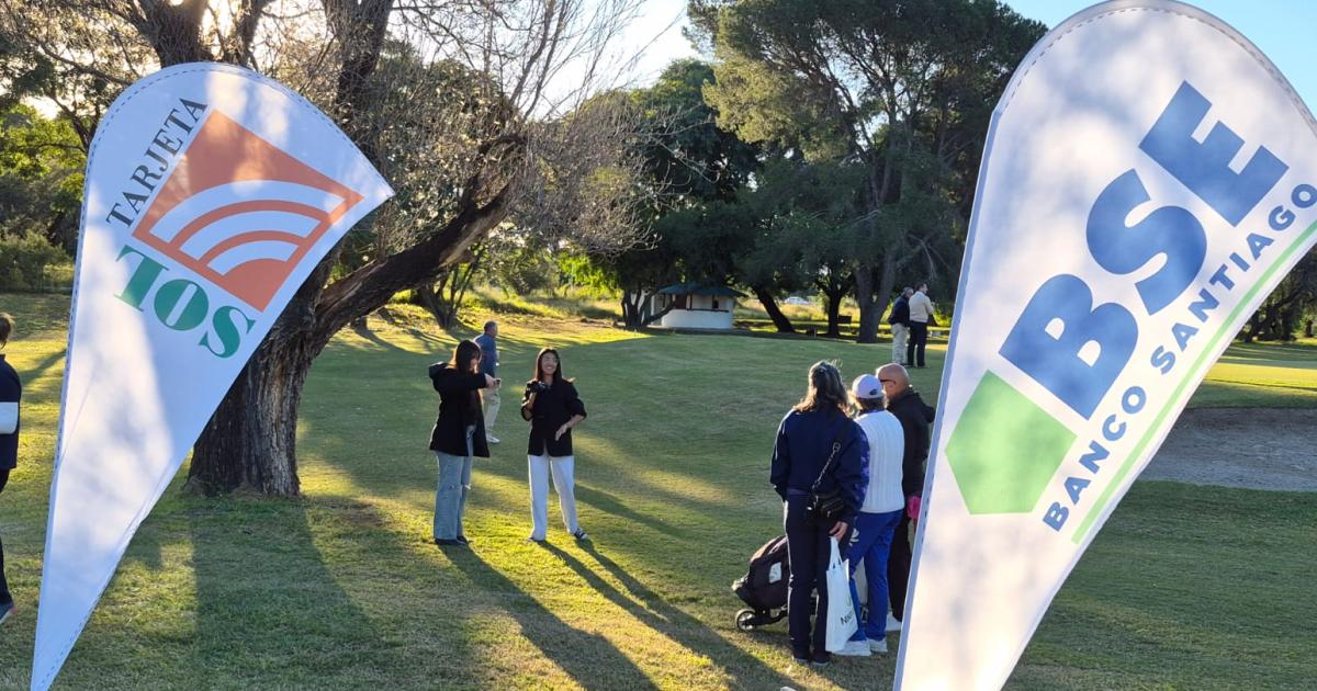 FOTOS- Ramiro Loacutepez Bustos y Guadalupe Enrico fueron los ganadores de la  Copa Banco Santiago del Estero en golf