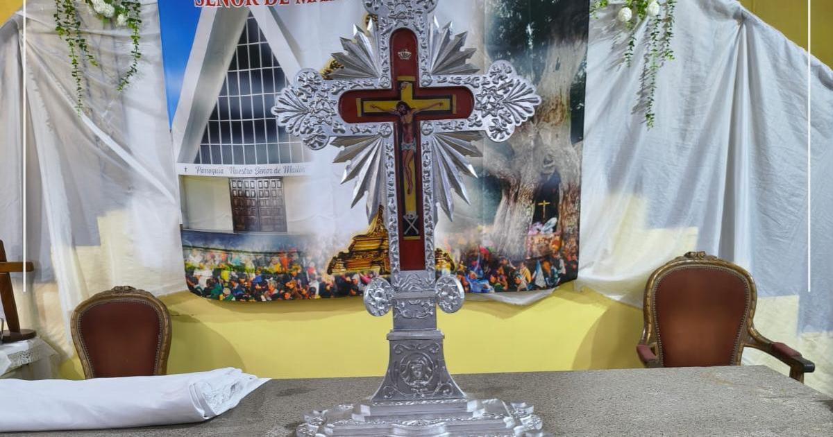 Villa Mailiacuten se viste de fe- una multitud de fieles ya vive la fiesta grande en honor al Sentildeor de los Milagros