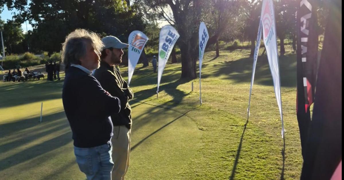 FOTOS- Ramiro Loacutepez Bustos y Guadalupe Enrico fueron los ganadores de la  Copa Banco Santiago del Estero en golf