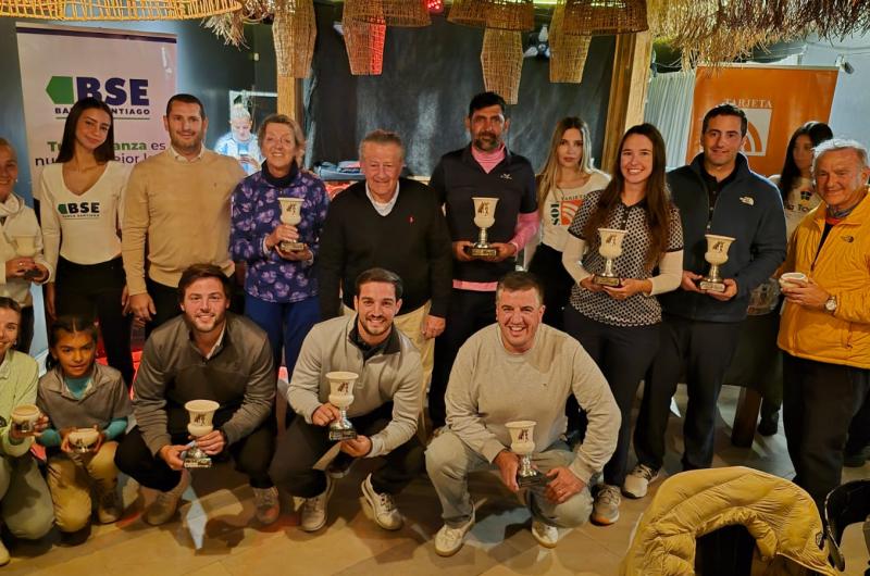 FOTOS- Ramiro Loacutepez Bustos y Guadalupe Enrico fueron los ganadores de la  Copa Banco Santiago del Estero en golf