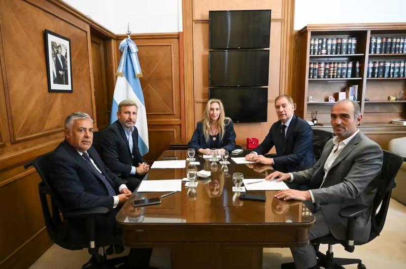 El fuerte ajuste de Caputo complicoacute los acuerdos de Diego Santilli con los gobernadores