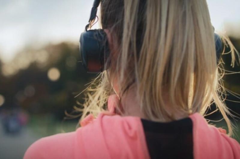 Correr con auriculares es sinoacutenimo de iquestpeligro