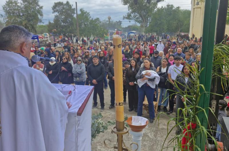 Autoridades provinciales participaron de la fiesta del Sentildeor Hallado en Riacuteo Hondo