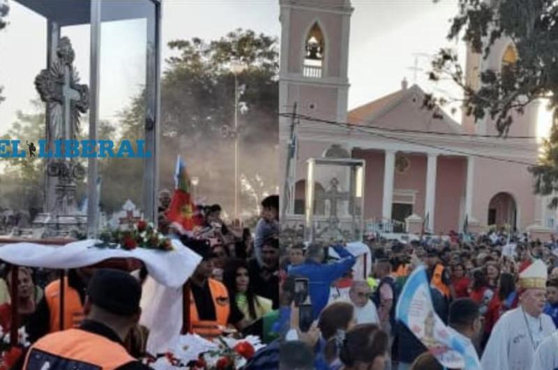 Villa Mailiacuten- una multitud de fieles vivioacute la Fiesta Grande en honor al Sentildeor de los Milagros