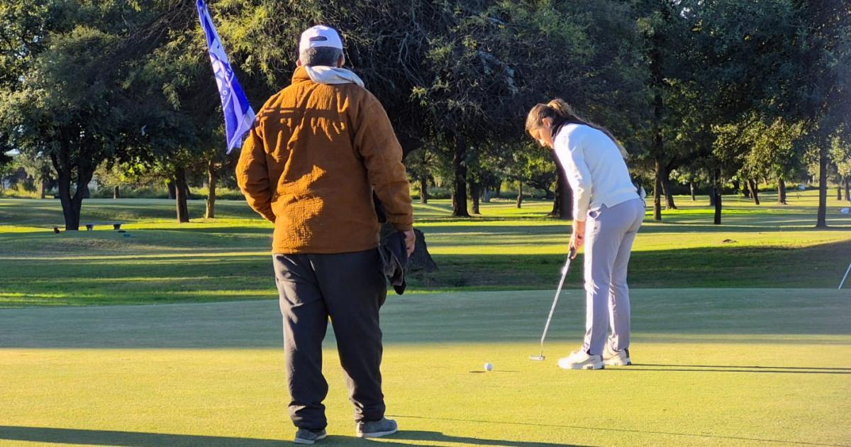 FOTOS- Ramiro Loacutepez Bustos y Guadalupe Enrico fueron los ganadores de la  Copa Banco Santiago del Estero en golf