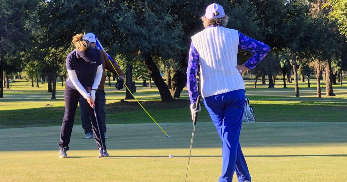 FOTOS- Ramiro Loacutepez Bustos y Guadalupe Enrico fueron los ganadores de la  Copa Banco Santiago del Estero en golf