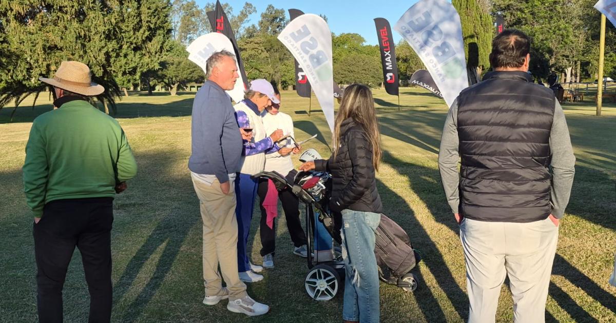 FOTOS- Ramiro Loacutepez Bustos y Guadalupe Enrico fueron los ganadores de la  Copa Banco Santiago del Estero en golf