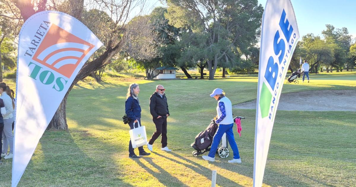 FOTOS- Ramiro Loacutepez Bustos y Guadalupe Enrico fueron los ganadores de la  Copa Banco Santiago del Estero en golf