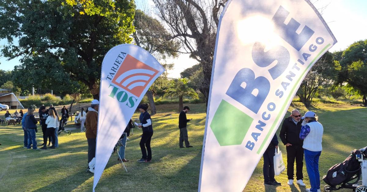 FOTOS- Ramiro Loacutepez Bustos y Guadalupe Enrico fueron los ganadores de la  Copa Banco Santiago del Estero en golf