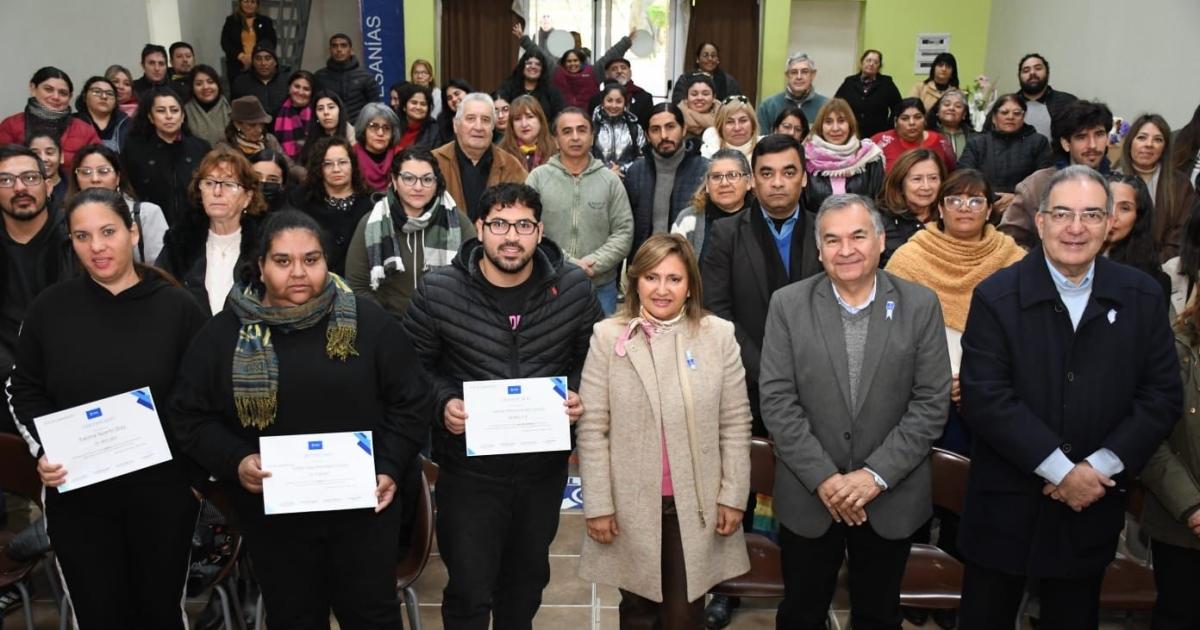 Maacutes de 150 emprendedores recibieron certificados tras capacitarse en la Capital