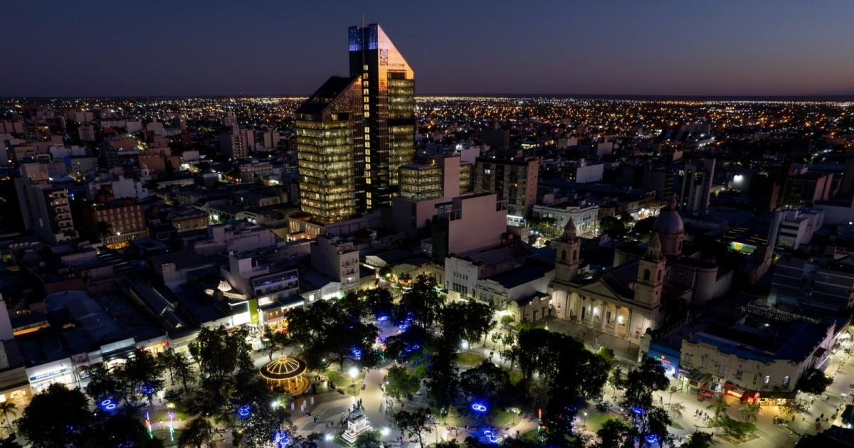 Friacuteo en Santiago- la sensacioacuten teacutermica cayoacute a 11degC y anticipan otra mantildeana helada