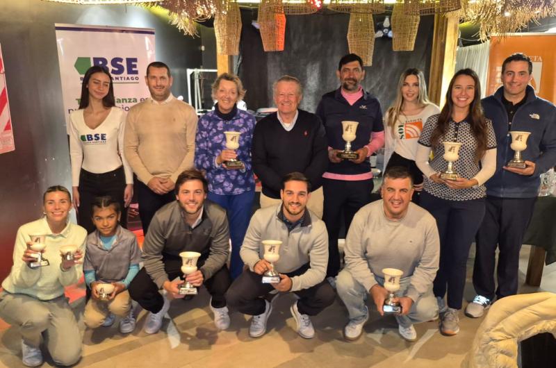 Ramiro Loacutepez Bustos (h) y Guadalupe Enrico se llevaron la Copa BSE en golf