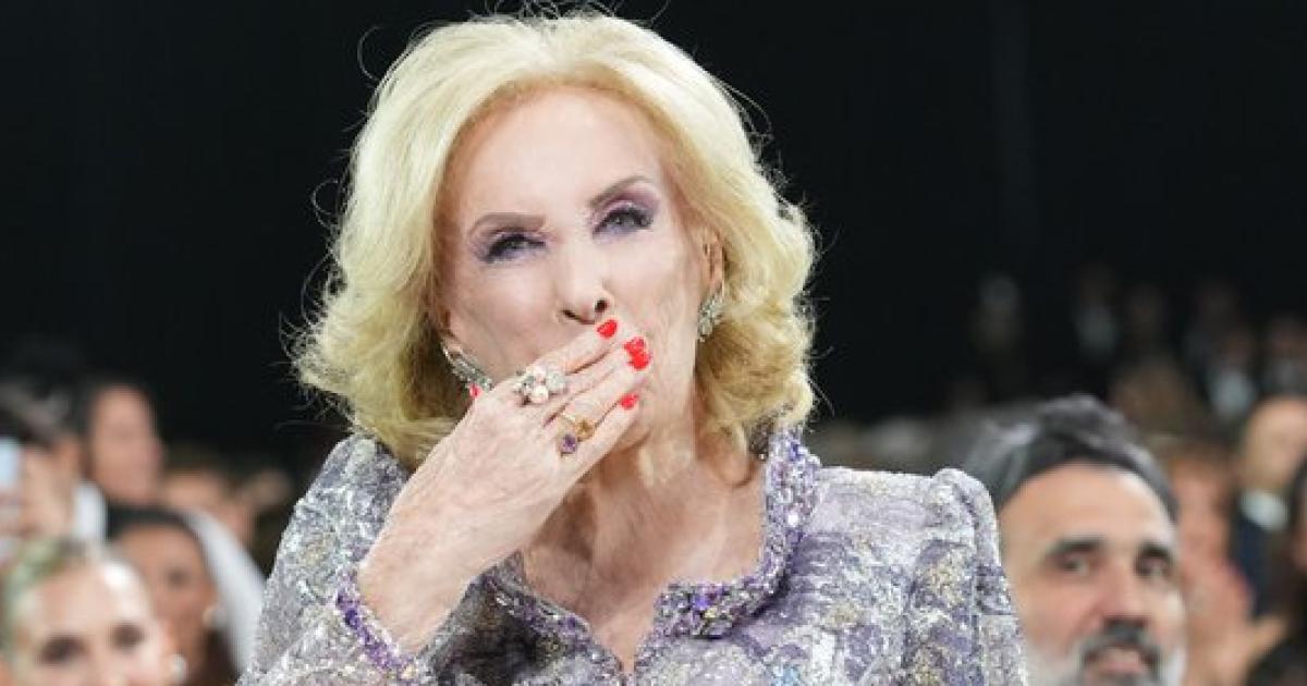 VIDEO Mirtha Legrand recibioacute una gran ovacioacuten en la apertura de los Martiacuten Fierro 2026