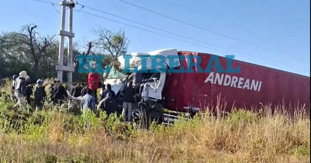 Camionero quedó atrapado en el vehículo